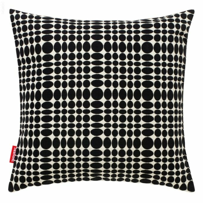 The cushion is made with Maharam fabric Unisol, here in black and white, by design agency TAGWERC in Germany. The Unisol pattern was created by designer Verner Panton.